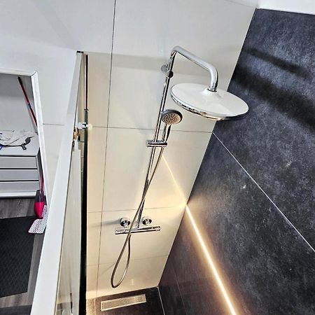 Spoil Yourself With Style, Comfort And Luxury - Tony'S Studios Luxury Piteşti Kültér fotó