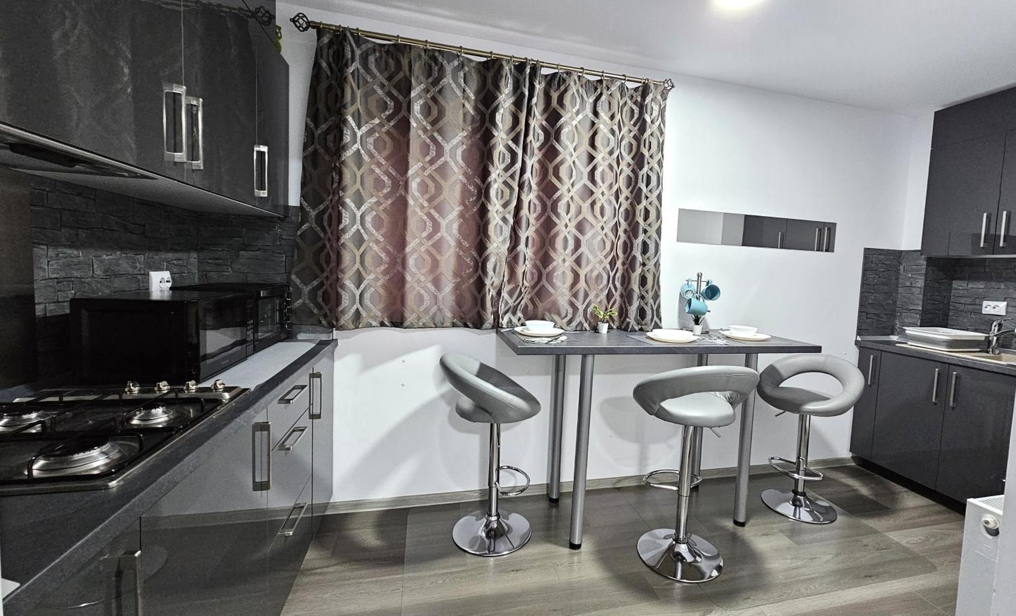 Spoil Yourself With Style, Comfort And Luxury - Tony'S Studios Luxury Piteşti Kültér fotó